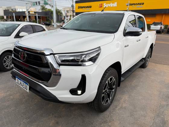 TOYOTA HILUX 2.8 D-4D TURBO DIESEL CD SRX 4X4 AUTOMÁTICO